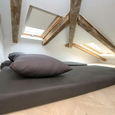 Central Quiet Flat With Sea View For 2/4 People